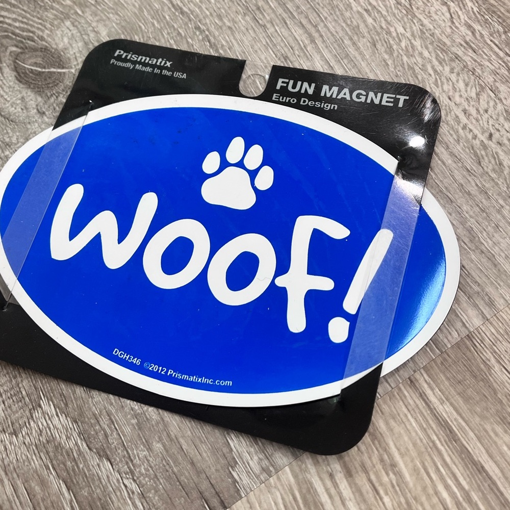 NWT! Blue White WOOF Oval Magnet for Dog Lovers Fridge Car Accessories - Picture 2 of 3